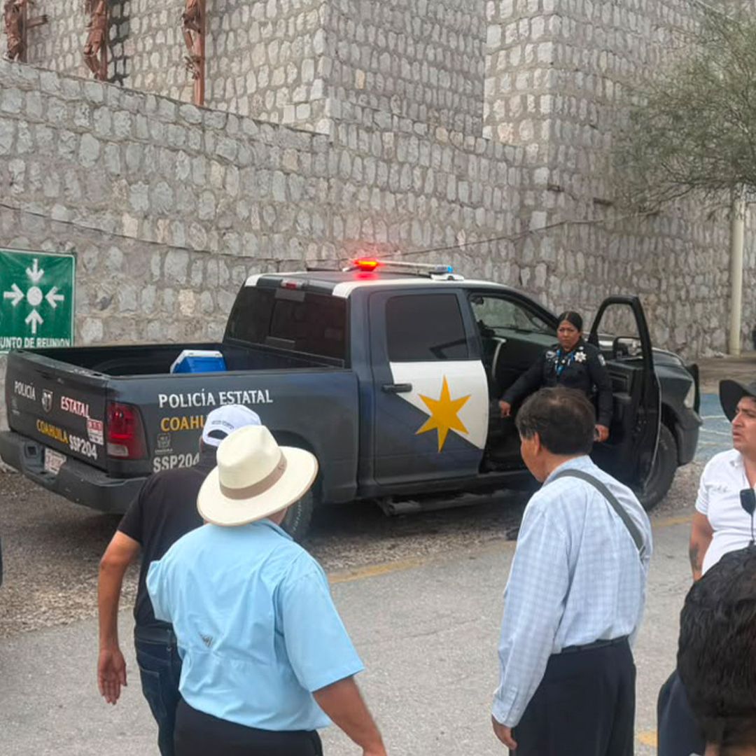 Retroexcavadora Derriba Poste de Luz y Deja Varadas a 130 Personas en el Cristo de las Noas